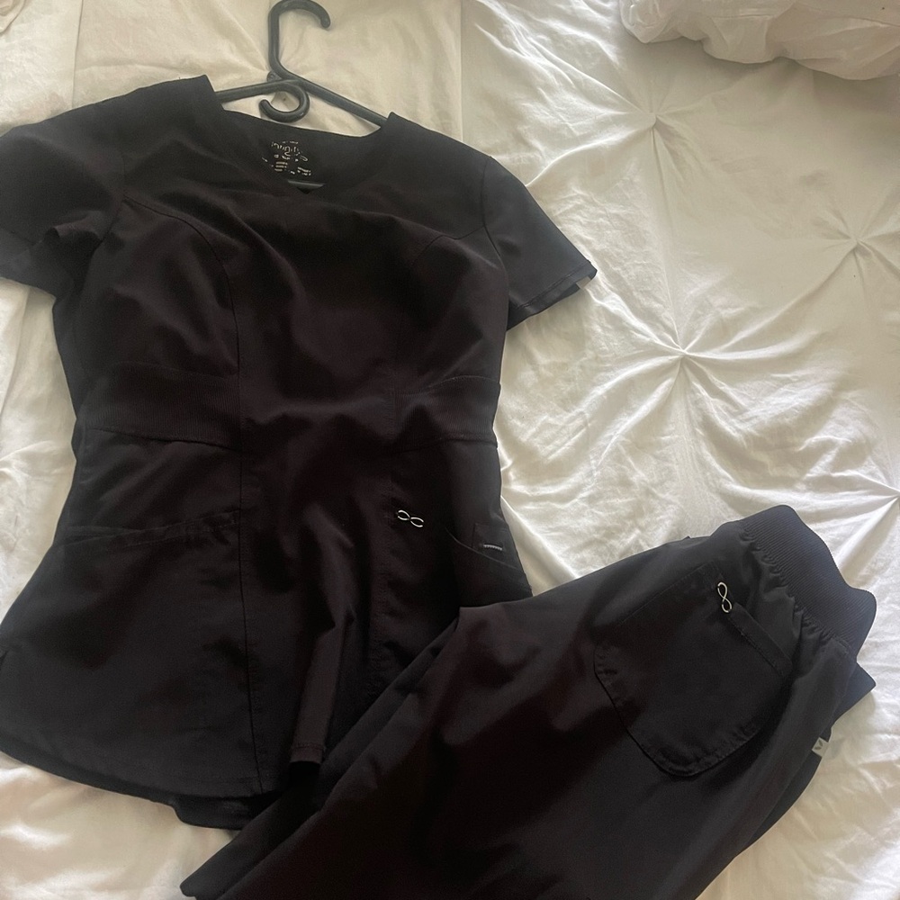 Infinity scrub set Xs